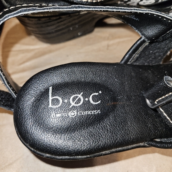 BOC Born Concept Scull & Crossbones slingback clogs, adjustable strap - Picture 6 of 7